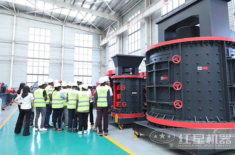 客戶來廠參觀復合式破碎機