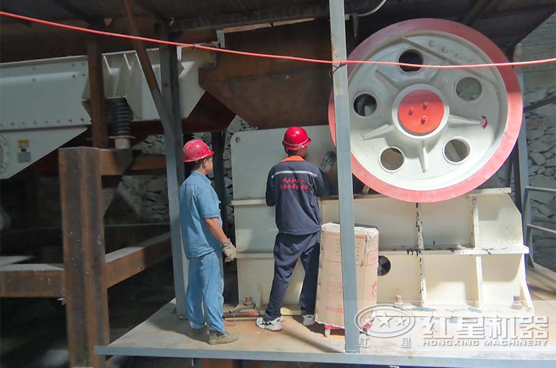 PE-900x1200大型顎式破碎機