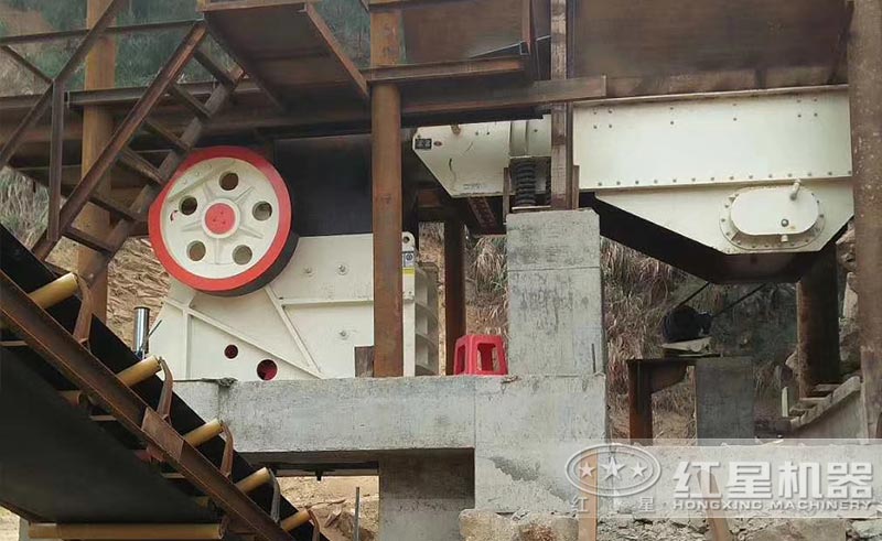 石灰石破碎加工設(shè)備——顎式破碎機(jī) 石灰石破碎加工設(shè)備——顎式破碎機(jī)
