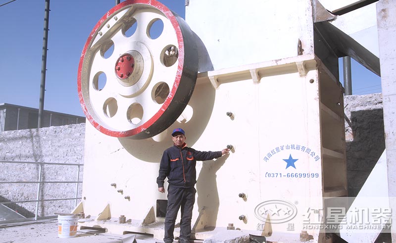 顎式破碎機安裝調試客戶現場
