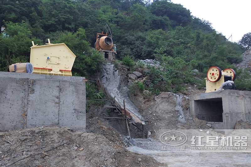 小型反擊式破碎機占地小好移動