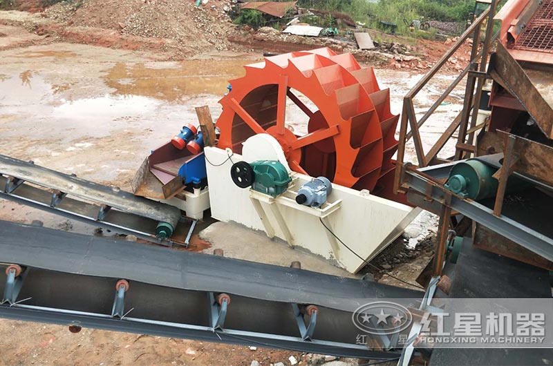 小型洗砂機(jī)客戶安裝現(xiàn)場