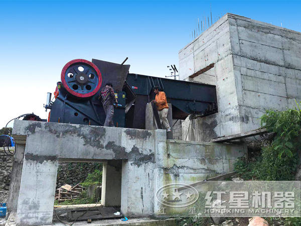定期對(duì)顎式破碎機(jī)檢查 定期對(duì)顎式破碎機(jī)檢查