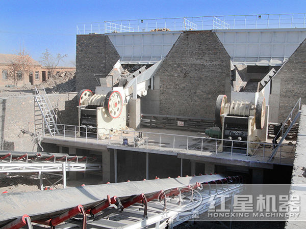 破碎生產線現場作業圖