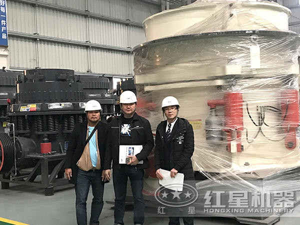 1000t/hHXGYS全液壓圓錐破碎機(jī)客戶車(chē)間參觀