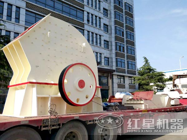 立軸煤渣錘破機廠區發貨圖