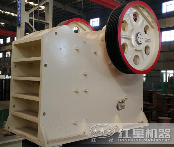 復擺破碎機側面圖
