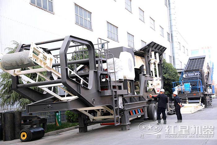 用戶參觀移動混凝土破碎機 用戶參觀移動混凝土破碎機