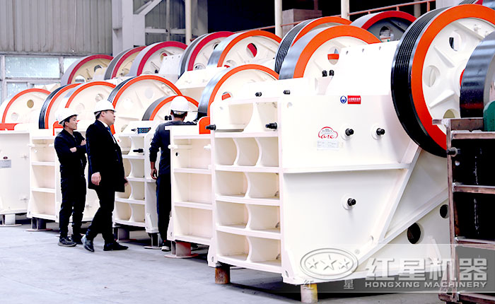 用戶(hù)親自到廠實(shí)地考察顎式破碎機(jī)