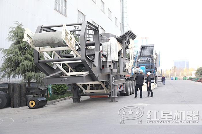 客戶到場參觀“多功能”移動碎石機(jī)器 客戶到場參觀“多功能”移動碎石機(jī)器