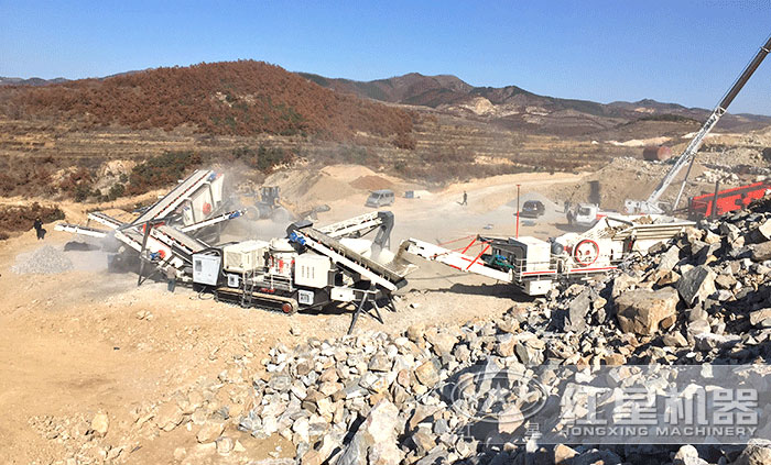 履帶移動破碎機現場
