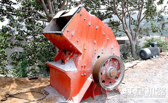 小型錘式石子破碎機現場
