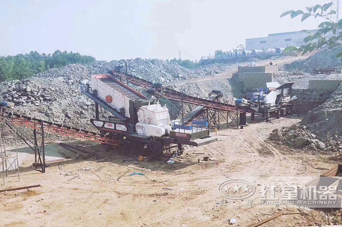 流動反擊式碎石機200噸建筑垃圾處理現場
